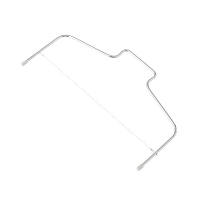 Serra manual de arame prateada com ponteiras brancas