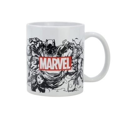 Caneca de cerâmica branca com personagens da Marvel em preto e branco e logo vermelho MARVEL