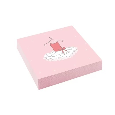 Caixa rosa decorada com desenho de vestido cor-de-rosa e branco num cabide.