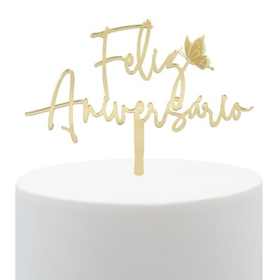 Topper dourado Feliz Aniversário com borboleta em bolo branco