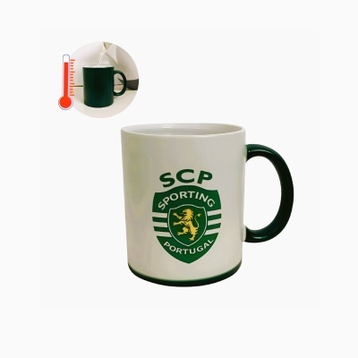 Caneca branca com pega verde e emblema do Sporting CP em verde