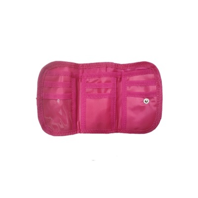 Carteira rosa sintética com vários compartimentos aberta