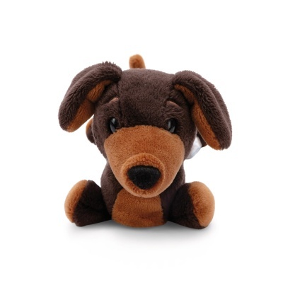 Pelúcia de cão castanho com textura felpuda sobre fundo branco