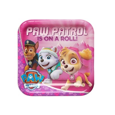 Prato quadrado de papel rosa com personagens da Patrulha Pata e texto decorativo.