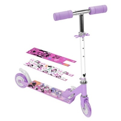 Trotinete lilás com imagens animadas e punhos almofadados