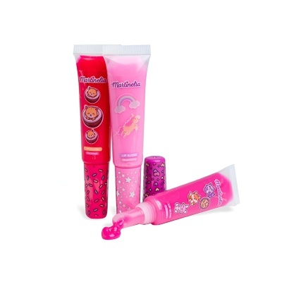 Três tubos de brilho labial Matinela em cores vermelha, rosa claro e pink com desenhos decorativos