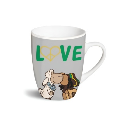 Caneca cinzenta com interior branco e desenho de ovelhas e a palavra LOVE.