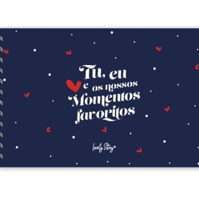 Livro azul com corações vermelhos e texto branco espiralado