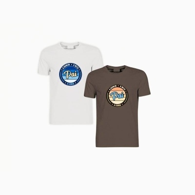 Duas t-shirts para homem com estampas circulares e texto 'Pai'