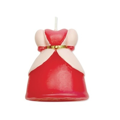 Vela em forma de vestido vermelho com detalhes creme e dourados