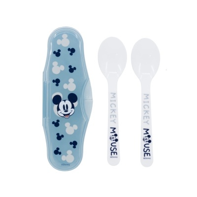 Conjunto com estojo azul e duas colheres brancas com texto MICKEY MOUSE