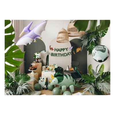 Decoração de festa de aniversário com tema dinossauro e balões verdes e roxos