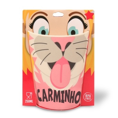 Copo infantil reutilizável decorado com rosto de animal e nome CARMINHO