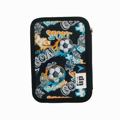 Estojo escolar com padrão de futebol e palavras SPORT e GOAL