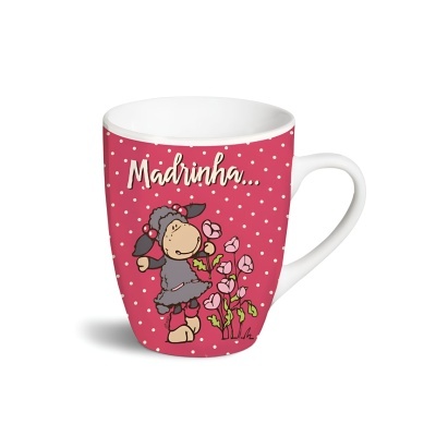 Caneca cor de rosa com bolinhas brancas, ovelha e texto 'Madrinha...'