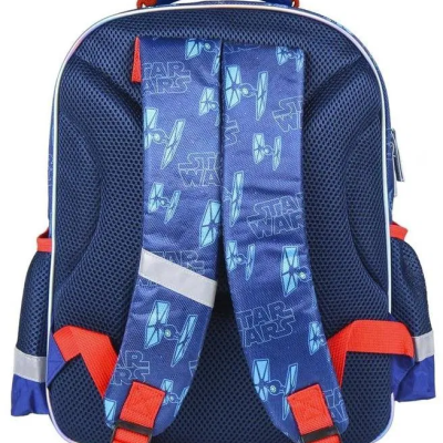 Mochila azul escura com padrão Star Wars nas alças e detalhes em vermelho