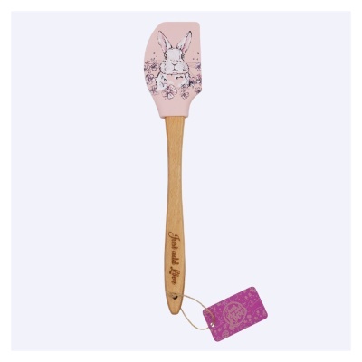 Espátula de cozinha rosa com cabo de madeira e desenho de coelho.