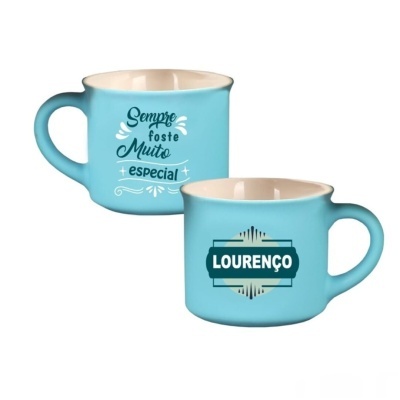 Caneca azul com alça larga e textos decorativos pretos e brancos