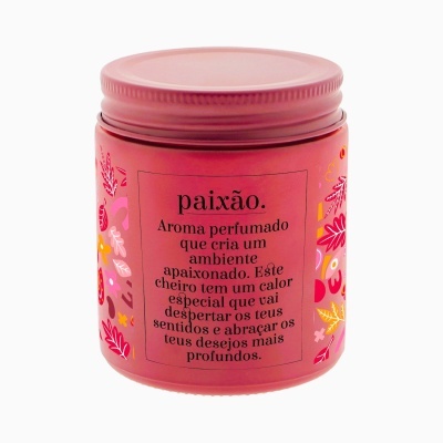 Frasco rosa com tampa e texto em português sobre aroma perfumado e decoração floral.