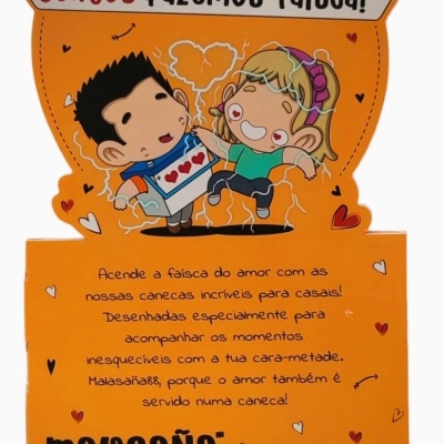 Cartão publicitário laranja com casal cartoon e texto promocional em português