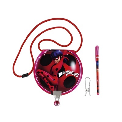 Bolsa redonda rosa com Ladybug, cordão vermelho, chaveiro e lápis.