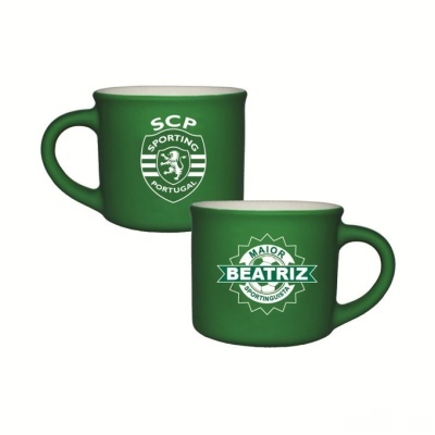 Caneca verde Sporting Portugal com emblemas e textos em branco e verde