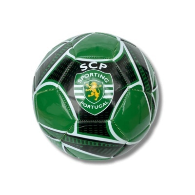 Bola de futebol verde e preta com o logótipo do Sporting Portugal