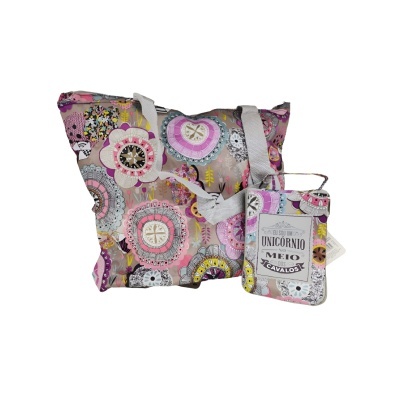 Mala e carteira coloridas com padrão de mandalas e texto em português