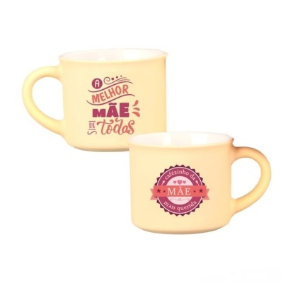 Duas canecas creme para mãe com frases em vermelho