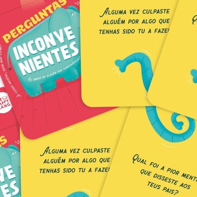 Cartas de jogo em cores amarelo e vermelho com texto em português e ilustrações de lagartos azuis.