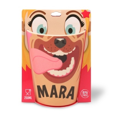 Copo infantil de plástico com rosto de cão e texto 'MARA'
