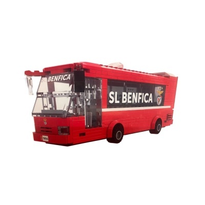 Modelo de autocarro vermelho com blocos de encaixe com texto SL BENFICA