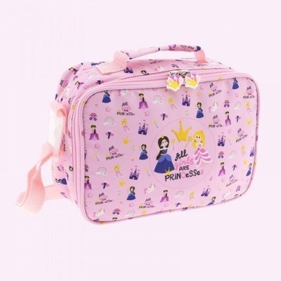 Mala infantil cor de rosa com padrão de princesas e texto All are Princesses