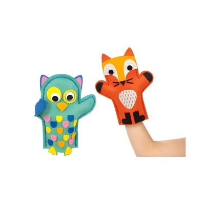 Duas luvas de marioneta com design de coruja e raposa em cores vivas.