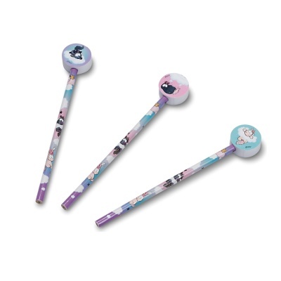 Conjunto de três lápis coloridos com borrachas ilustradas e padrões variados