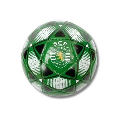 Bola de futebol verde com emblema do Sporting CP