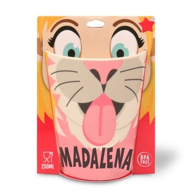 Garrafa rosa com rosto de leão e texto MADALENA