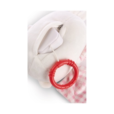 Pelúcia branca com anel de plástico vermelho e pano quadriculado rosa e branco
