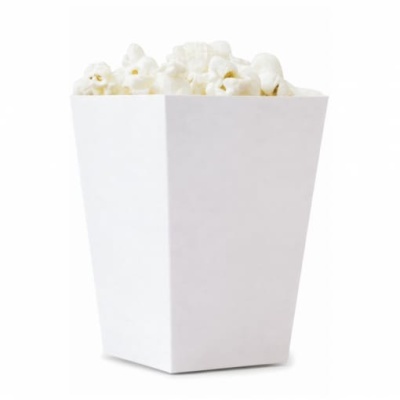 Pipocas brancas num recipiente branco trapezoidal