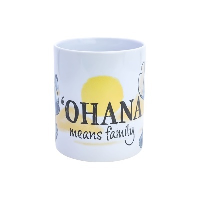 Caneca branca com texto OHANA means family