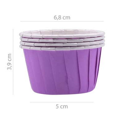 Forminhas de papel roxo para bolos com interior branco e medidas indicadas.