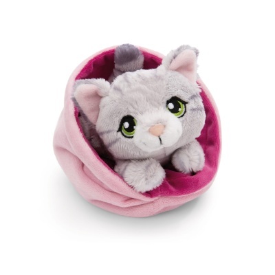 Pelúcia de gato cinzento dentro de saco rosa acolchoado