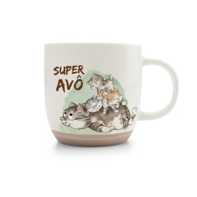 Caneca branca ilustrada com gatos e texto SUPER AVÔ