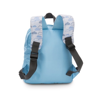 Mochila azul clara com alças de padrão de nuvens