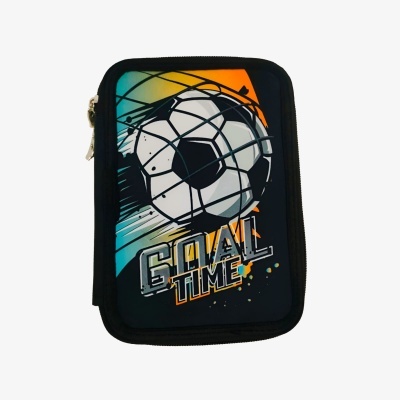 Estojo escolar preto com bola de futebol e texto GOAL TIME