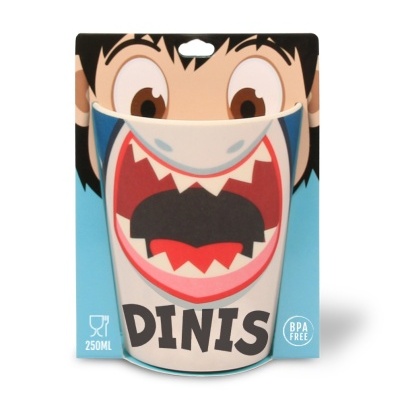 Copo infantil colorido com desenho de boca de monstro, embalagem com rosto de criança