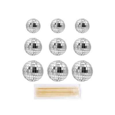 Bolas de espelhos prateadas de vários tamanhos e pacote de palitos de madeira