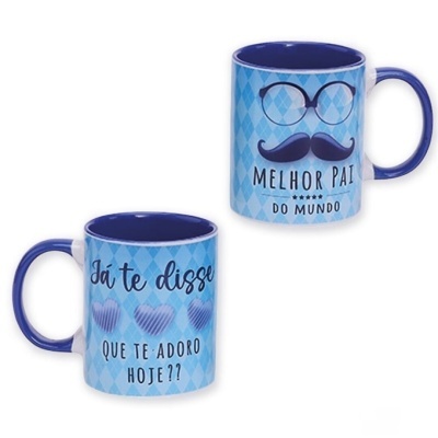 Duas canecas azuis com mensagens para o pai e padrão de losangos azul claro
