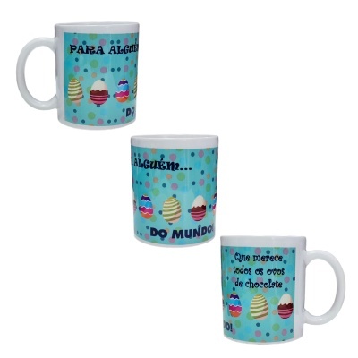 Caneca branca decorada com ovos de Páscoa coloridos e texto em português