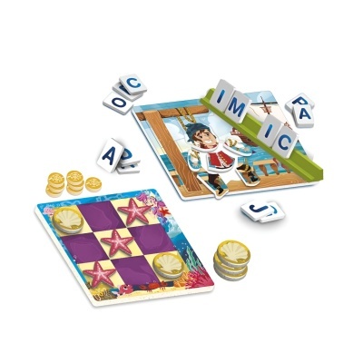 Jogo educativo infantil com peças de letras brancas e azuis e tabuleiros coloridos